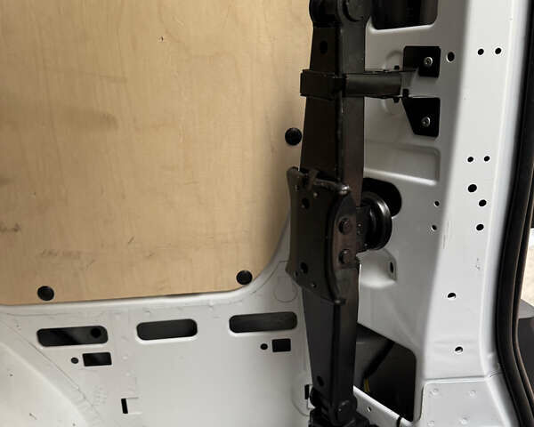 Білий Мерседес eVito, об'ємом двигуна 0 л та пробігом 11 тис. км за 24999 $, фото 37 на Automoto.ua