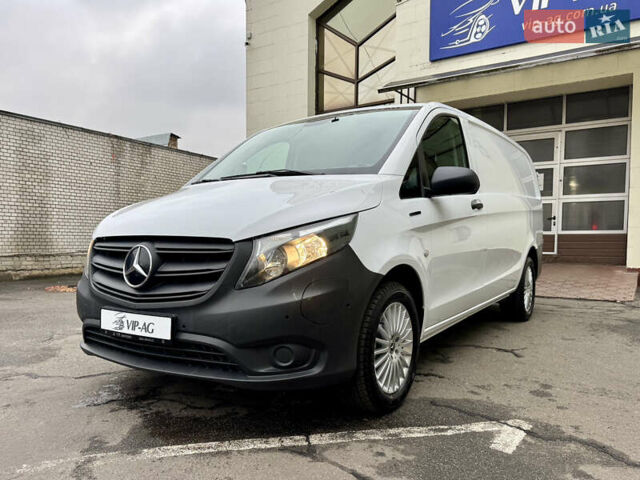 Білий Мерседес eVito, об'ємом двигуна 0 л та пробігом 11 тис. км за 24999 $, фото 2 на Automoto.ua
