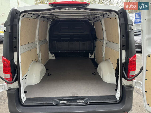 Білий Мерседес eVito, об'ємом двигуна 0 л та пробігом 11 тис. км за 24999 $, фото 35 на Automoto.ua