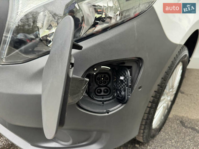 Білий Мерседес eVito, об'ємом двигуна 0 л та пробігом 11 тис. км за 24999 $, фото 29 на Automoto.ua