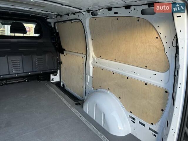 Білий Мерседес eVito, об'ємом двигуна 0 л та пробігом 13 тис. км за 22000 $, фото 13 на Automoto.ua