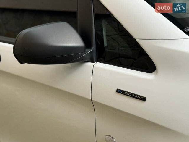 Белый Мерседес eVito, объемом двигателя 0 л и пробегом 208 тыс. км за 26900 $, фото 9 на Automoto.ua