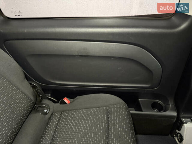 Білий Мерседес eVito, об'ємом двигуна 0 л та пробігом 208 тис. км за 26900 $, фото 60 на Automoto.ua