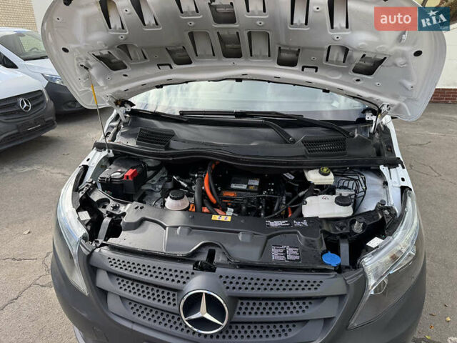 Білий Мерседес eVito, об'ємом двигуна 0 л та пробігом 44 тис. км за 16999 $, фото 37 на Automoto.ua