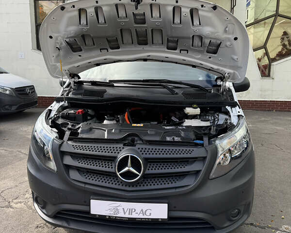 Білий Мерседес eVito, об'ємом двигуна 0 л та пробігом 44 тис. км за 16999 $, фото 36 на Automoto.ua