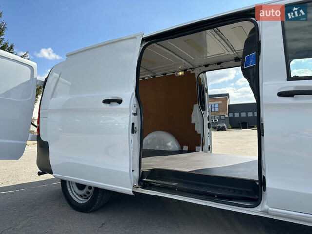 Белый Мерседес eVito, объемом двигателя 0 л и пробегом 2 тыс. км за 27900 $, фото 36 на Automoto.ua