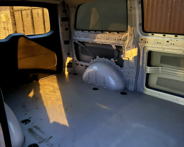 Білий Мерседес eVito, об'ємом двигуна 0 л та пробігом 39 тис. км за 26900 $, фото 64 на Automoto.ua