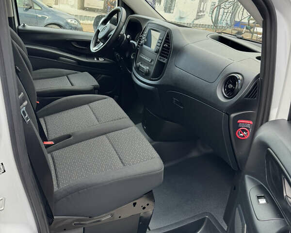 Білий Мерседес eVito, об'ємом двигуна 0 л та пробігом 39 тис. км за 26900 $, фото 25 на Automoto.ua