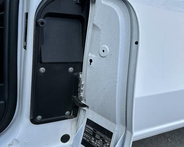 Белый Мерседес eVito, объемом двигателя 0 л и пробегом 2 тыс. км за 27900 $, фото 28 на Automoto.ua