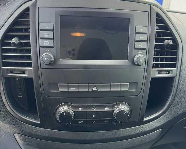 Білий Мерседес eVito, об'ємом двигуна 0 л та пробігом 39 тис. км за 26900 $, фото 26 на Automoto.ua