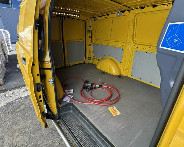 Жовтий Мерседес eVito, об'ємом двигуна 0 л та пробігом 49 тис. км за 13999 $, фото 13 на Automoto.ua