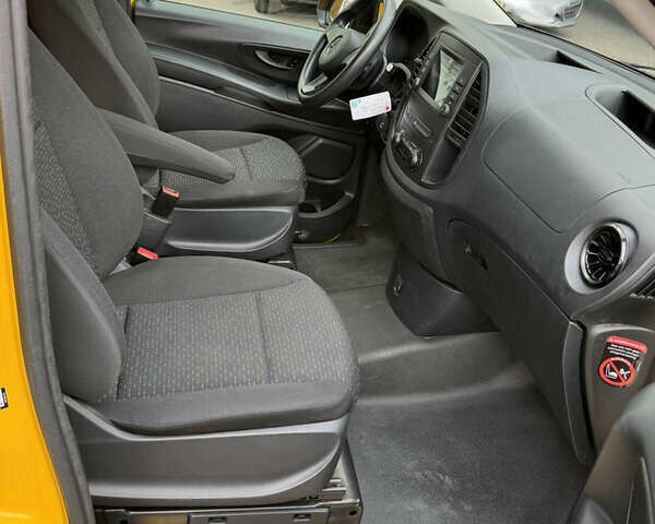 Жовтий Мерседес eVito, об'ємом двигуна 0 л та пробігом 77 тис. км за 16300 $, фото 21 на Automoto.ua