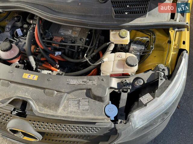 Жовтий Мерседес eVito, об'ємом двигуна 0 л та пробігом 49 тис. км за 13999 $, фото 19 на Automoto.ua