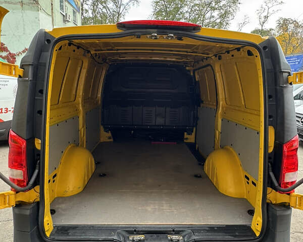 Жовтий Мерседес eVito, об'ємом двигуна 0 л та пробігом 77 тис. км за 16300 $, фото 33 на Automoto.ua