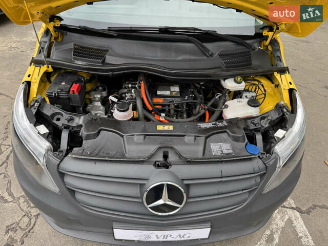 Жовтий Мерседес eVito, об'ємом двигуна 0 л та пробігом 77 тис. км за 16300 $, фото 35 на Automoto.ua
