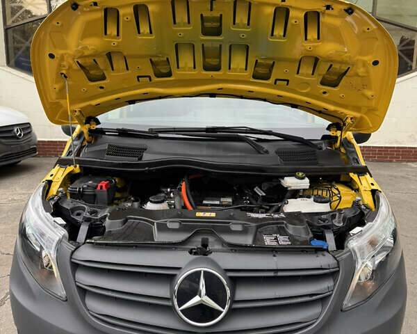Жовтий Мерседес eVito, об'ємом двигуна 0 л та пробігом 77 тис. км за 16300 $, фото 34 на Automoto.ua
