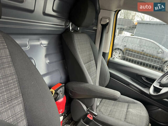 Желтый Мерседес eVito, объемом двигателя 0 л и пробегом 67 тыс. км за 12999 $, фото 8 на Automoto.ua