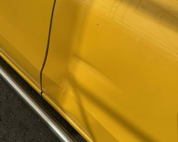 Жовтий Мерседес eVito, об'ємом двигуна 0 л та пробігом 49 тис. км за 13999 $, фото 15 на Automoto.ua