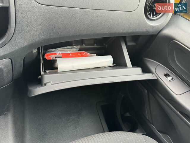 Жовтий Мерседес eVito, об'ємом двигуна 0 л та пробігом 77 тис. км за 16300 $, фото 20 на Automoto.ua