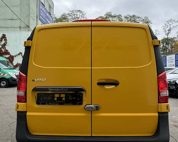Жовтий Мерседес eVito, об'ємом двигуна 0 л та пробігом 77 тис. км за 16300 $, фото 8 на Automoto.ua