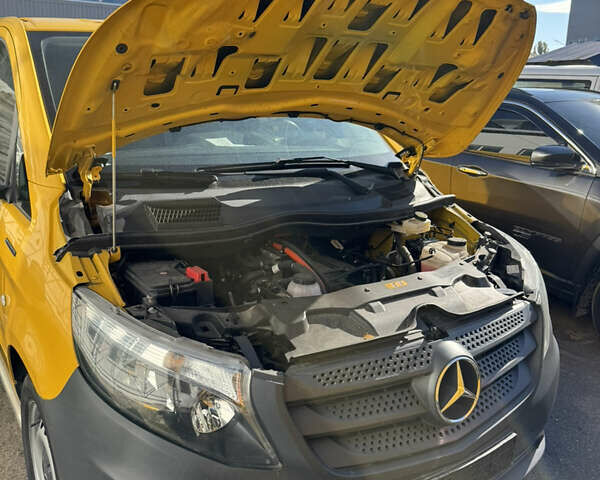 Жовтий Мерседес eVito, об'ємом двигуна 0 л та пробігом 49 тис. км за 13999 $, фото 17 на Automoto.ua