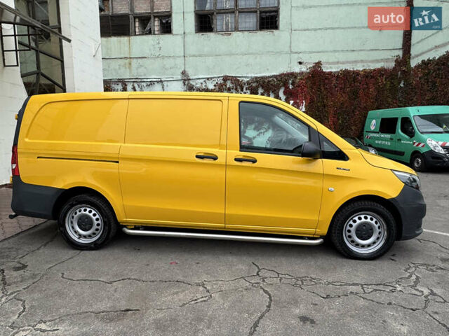 Жовтий Мерседес eVito, об'ємом двигуна 0 л та пробігом 77 тис. км за 16300 $, фото 4 на Automoto.ua
