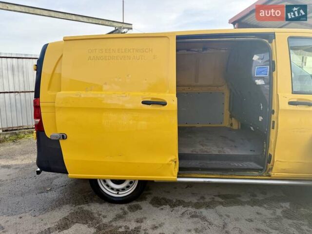 Жовтий Мерседес eVito, об'ємом двигуна 0 л та пробігом 82 тис. км за 10600 $, фото 12 на Automoto.ua