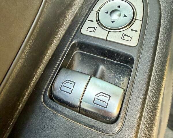 Жовтий Мерседес eVito, об'ємом двигуна 0 л та пробігом 82 тис. км за 10600 $, фото 29 на Automoto.ua