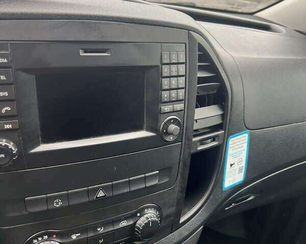 Желтый Мерседес eVito, объемом двигателя 0 л и пробегом 67 тыс. км за 12999 $, фото 13 на Automoto.ua