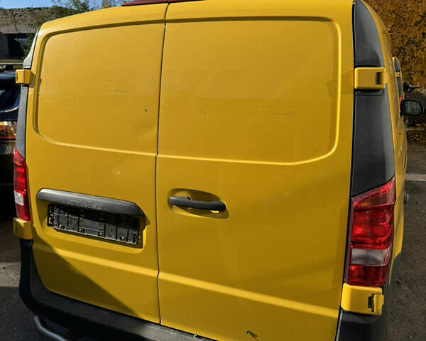Жовтий Мерседес eVito, об'ємом двигуна 0 л та пробігом 49 тис. км за 13999 $, фото 5 на Automoto.ua