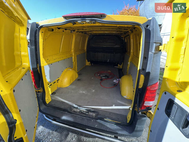 Жовтий Мерседес eVito, об'ємом двигуна 0 л та пробігом 49 тис. км за 13999 $, фото 14 на Automoto.ua