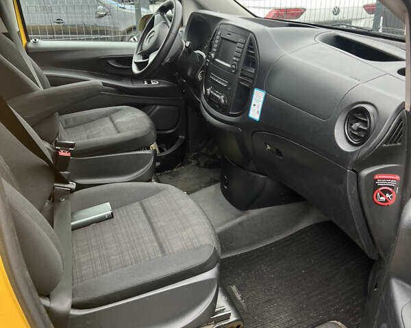 Желтый Мерседес eVito, объемом двигателя 0 л и пробегом 67 тыс. км за 12999 $, фото 7 на Automoto.ua