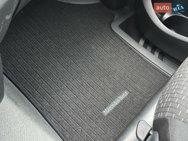 Желтый Мерседес eVito, объемом двигателя 0 л и пробегом 95 тыс. км за 18999 $, фото 24 на Automoto.ua