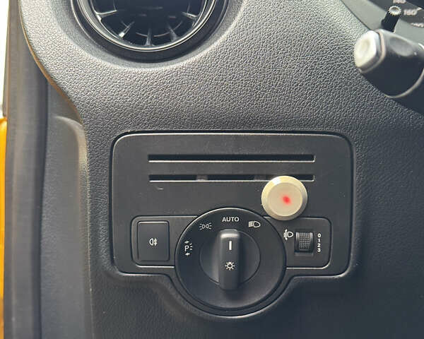 Желтый Мерседес eVito, объемом двигателя 0 л и пробегом 95 тыс. км за 18999 $, фото 17 на Automoto.ua