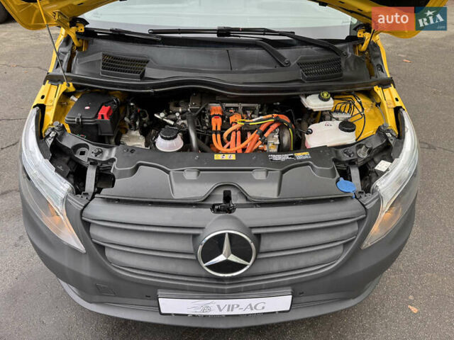 Желтый Мерседес eVito, объемом двигателя 0 л и пробегом 95 тыс. км за 18999 $, фото 42 на Automoto.ua