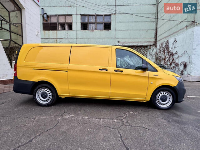 Желтый Мерседес eVito, объемом двигателя 0 л и пробегом 95 тыс. км за 18999 $, фото 4 на Automoto.ua