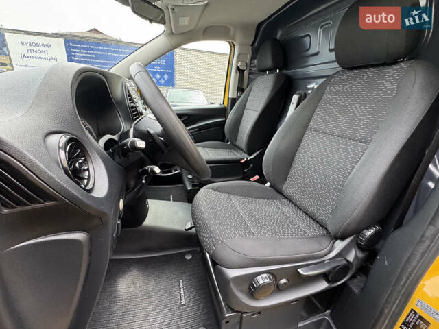 Желтый Мерседес eVito, объемом двигателя 0 л и пробегом 95 тыс. км за 18999 $, фото 12 на Automoto.ua