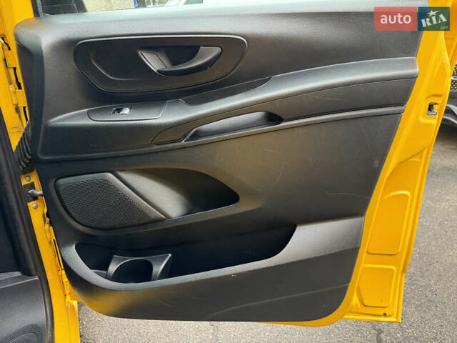 Желтый Мерседес eVito, объемом двигателя 0 л и пробегом 95 тыс. км за 18999 $, фото 26 на Automoto.ua