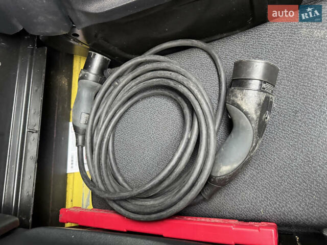 Желтый Мерседес eVito, объемом двигателя 0 л и пробегом 95 тыс. км за 18999 $, фото 27 на Automoto.ua