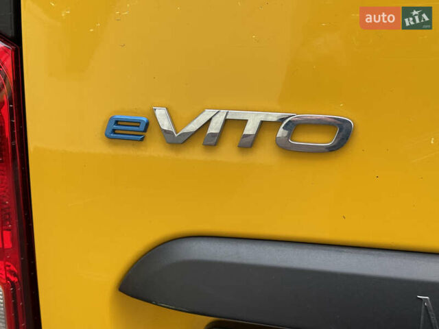 Желтый Мерседес eVito, объемом двигателя 0 л и пробегом 95 тыс. км за 18999 $, фото 38 на Automoto.ua
