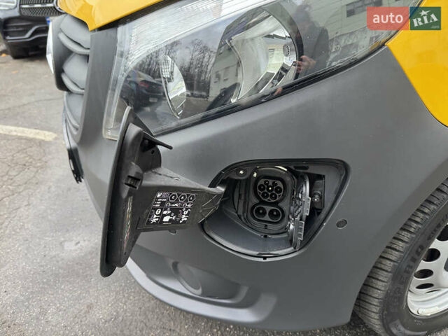 Желтый Мерседес eVito, объемом двигателя 0 л и пробегом 95 тыс. км за 18999 $, фото 37 на Automoto.ua