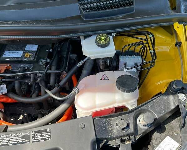Желтый Мерседес eVito, объемом двигателя 0 л и пробегом 34 тыс. км за 19999 $, фото 16 на Automoto.ua