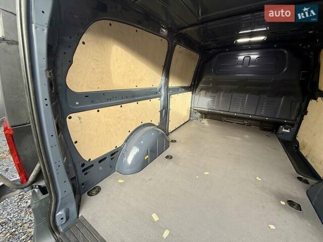 Серый Мерседес eVito, объемом двигателя 0 л и пробегом 17 тыс. км за 14999 $, фото 11 на Automoto.ua