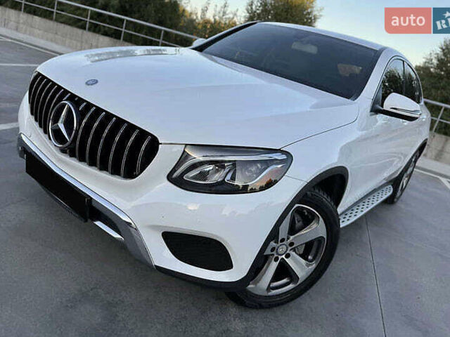 Белый Мерседес GLC-Class Coupe, объемом двигателя 1.99 л и пробегом 91 тыс. км за 30000 $, фото 4 на Automoto.ua