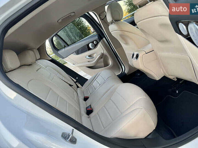 Белый Мерседес GLC-Class Coupe, объемом двигателя 1.99 л и пробегом 91 тыс. км за 30000 $, фото 26 на Automoto.ua
