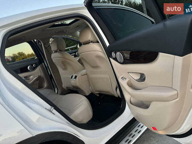 Белый Мерседес GLC-Class Coupe, объемом двигателя 1.99 л и пробегом 91 тыс. км за 30000 $, фото 28 на Automoto.ua
