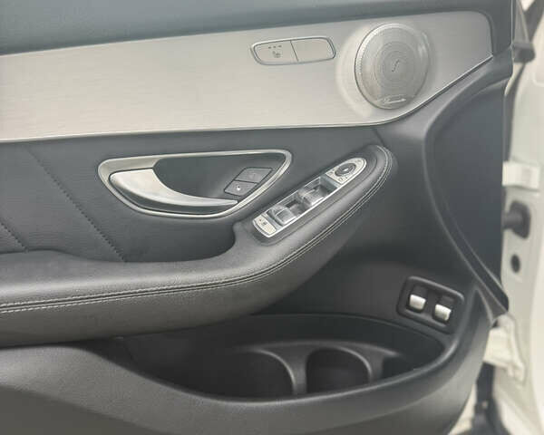 Білий Мерседес GLC-Class Coupe, об'ємом двигуна 2.2 л та пробігом 175 тис. км за 39500 $, фото 10 на Automoto.ua