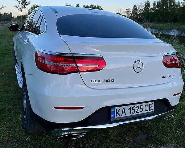 Белый Мерседес GLC-Class Coupe, объемом двигателя 1.99 л и пробегом 91 тыс. км за 30000 $, фото 2 на Automoto.ua
