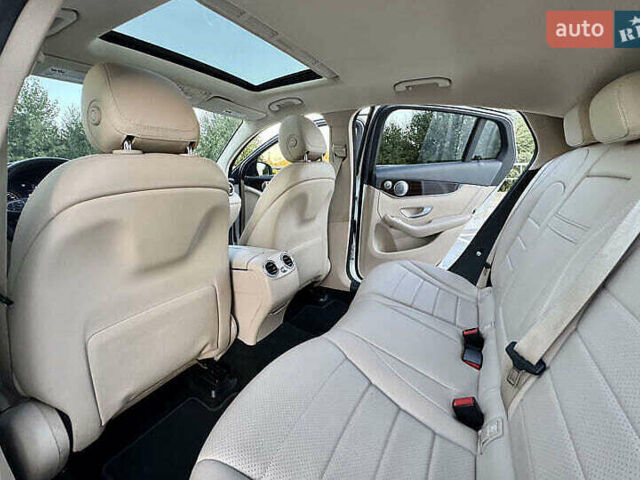 Белый Мерседес GLC-Class Coupe, объемом двигателя 1.99 л и пробегом 91 тыс. км за 30000 $, фото 37 на Automoto.ua