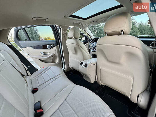 Белый Мерседес GLC-Class Coupe, объемом двигателя 1.99 л и пробегом 91 тыс. км за 30000 $, фото 23 на Automoto.ua